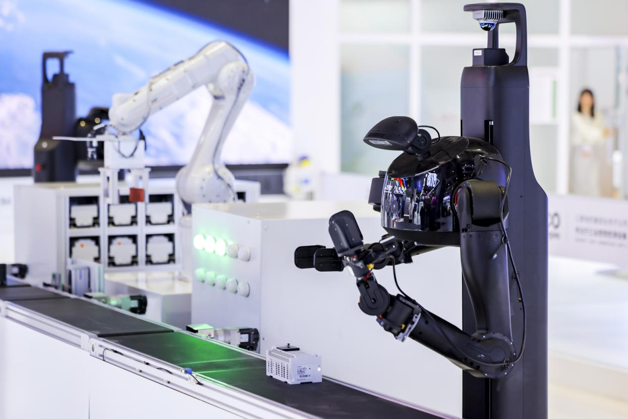 鹿明机器人与三菱电机携手亮相进博会，以具身智能赋能工业场景智能化升级